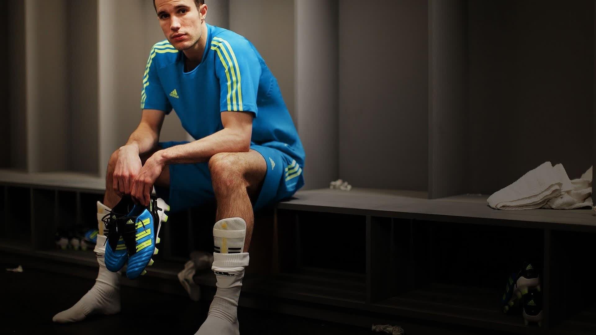 世界杯分组抽签-体育世界压力重重，从莱万五连败到掘金教练危机